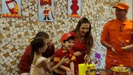 Após transplante de medula, menino faz festa com bombeiros. Vídeo