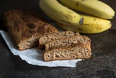 Sem açúcar: como fazer um bolo de banana e aveia no liquidificador