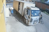 Vídeo: “ladra da bike” sobe em caminhão e furta celular na cara de pau