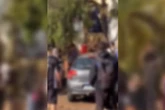 Vídeo: briga em frente à escola termina com diretora agredida em SP