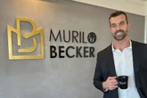 Murilo Becker é acusado de abandono familiar; ele se defende e rebate