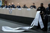 PM exibe “pergaminho do crime” com 227 passagens de TH da Maré. Vídeo