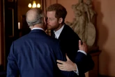 Reconciliação? Assessores de Charles e Harry se reúnem secretamente