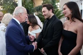 Estrela de Gossip Girl se encontra com rei Charles III: “Uma honra”