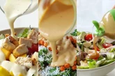 Diga adeus à dieta sem graça com 3 molhos de salada fáceis e saborosos