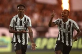 Atacante do Botafogo passa por cirurgia e está fora do Mundial. Veja