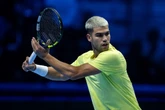 Alcaraz vence em estreia no ATP Finals e recupera posto de número 1