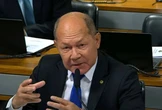 CPMI do INSS: deputado comete gafe ao acusar Lula de homofobia; vídeo