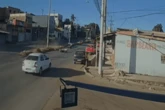 Casal de jovens morre em acidente após moto bater contra poste. Vídeo