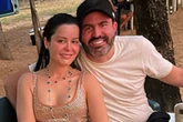 Foto: Maraisa troca beijos com o noivo, Fernando Mocó, em viagem