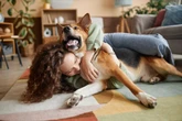 Dez sinais de que seu cachorro te considera a pessoa preferida dele