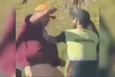 Vídeo: agentes de trânsito e motorista trocam agressões no meio da rua