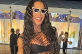 Foto: Gracyanne Barbosa vira piada ao “adotar” bebê reborn