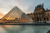 Louvre: ladrões experientes roubaram joias “inestimáveis”, diz governo