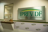 Juíza amplia suspensão de desconto retroativo em aposentadorias no DF