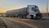 Colisão entre carretas e caminhonete mata dois na BR-050