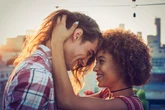 O que quer dizer quando alguém te olha fixamente, segundo a psicologia