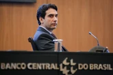 Galípolo se explica por inflação fora da meta e prevê redução em 2026