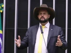 Vídeo: “Chupa aqui pra ver se sai leite”, diz Zé Trovão em plenário