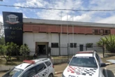Mulher que já tentou matar o ex é presa acusada de assassinar o marido