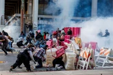 Prefeita decreta toque de recolher em Los Angeles após protestos