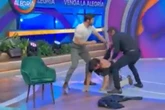 Vídeo: lutador agride funcionários em programa de TV no México
