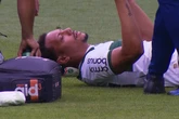 Alex Silva, do Coritiba, toma cotovelada e perde o dente. Veja o lance