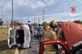 Batida entre quatro carros termina em capotamento no Lago Sul