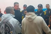 Após derrota, torcida do Galo cobra elenco no aeroporto. Veja vídeo