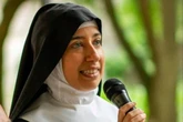 Quem é a freira brasileira demitida após denúncia anônima ao Vaticano