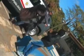 Vídeo: PM agride mulher com tapa no rosto em frente a UPA no interior