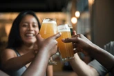 Mulheres morrem mais por hipertensão associada ao álcool, diz estudo