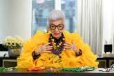 Iris Apfel: leilão virtual terá itens da fashionista nova-iorquina