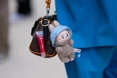 Labubu: boneco inspira encontros presenciais em cidades brasileiras