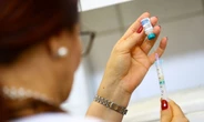 Para evitar surtos de sarampo, governo implementa vacina dose zero