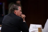 Bolsonaro vai a homenagem de pastor no Senado e se emociona. Vídeo