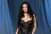 Intenso e sofisticado, vestido de renda preta é tendência em Hollywood