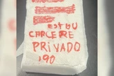 Mulher finge que vai comprar cigarro e pede socorro em bilhete