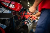 Governo pede fiscalização rigorosa após “aumento indevido” da gasolina