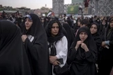 Irã suspende temporariamente lei que pune mulheres que não usam hijab