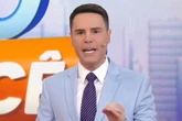 Luiz Bacci zomba do SBT ao vivo e chama emissora de “pobre”