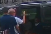 Vídeo: caramelo aparece como “comparsa” de bandido em assalto no RJ
