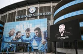 Ex-lenda do boxe é velado no estádio do Manchester City. Veja fotos