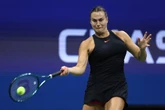 Saiba por que Sabalenka “curte” xingar em português na quadra