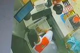 Funcionário furta R$ 5 mil de farmácia onde trabalha no DF; assista