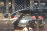Motorista invade loja após perder controle do carro. Veja imagens