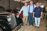 Encontro de Veículos Antigos reúne gerações de apaixonados por carros