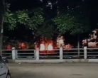 Vídeo: guerra entre CV e milícia incendeia ponte e aterroriza favela