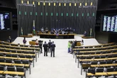 Deputados faltam a home office e terão desconto no salário. Veja quem