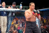 Quem são os lutadores de MMA que aparecem em Professor Peso Pesado